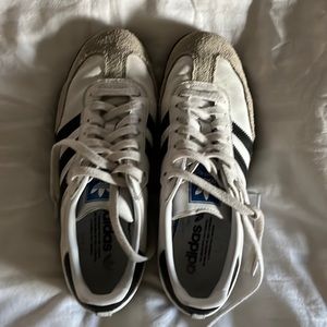 Adidas white Sambas. gently worn. Women’s 8.5